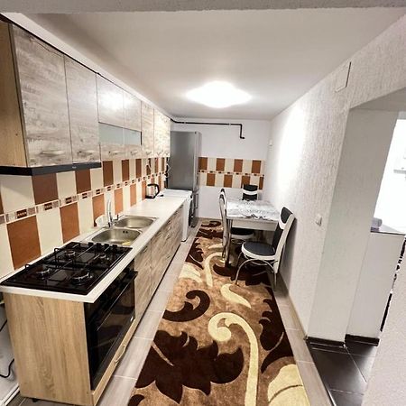 Lupeni Jas Apartamentアパートメント エクステリア 写真