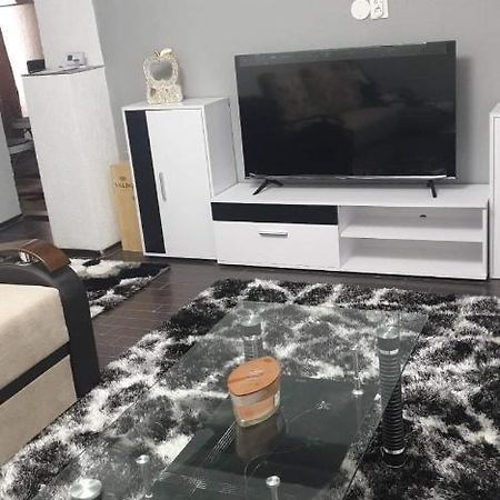 Lupeni Jas Apartamentアパートメント エクステリア 写真