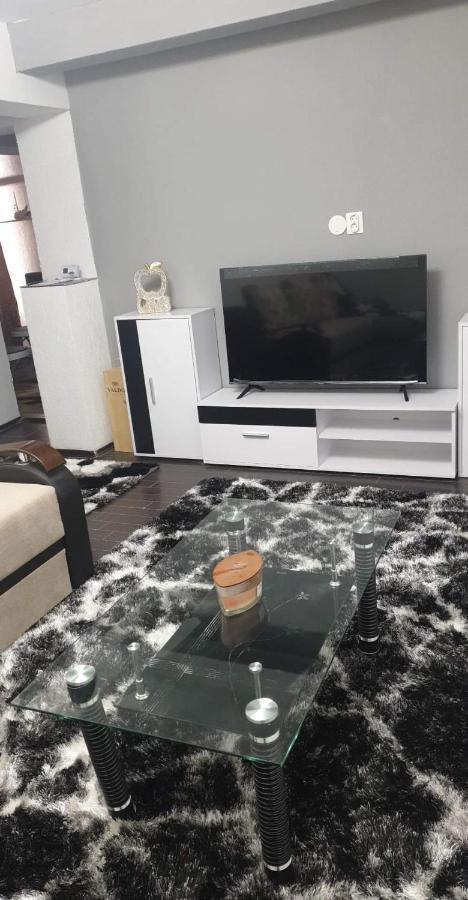 Lupeni Jas Apartamentアパートメント エクステリア 写真