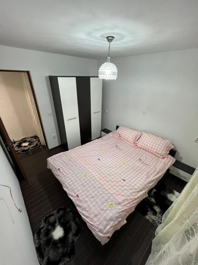 Lupeni Jas Apartamentアパートメント エクステリア 写真